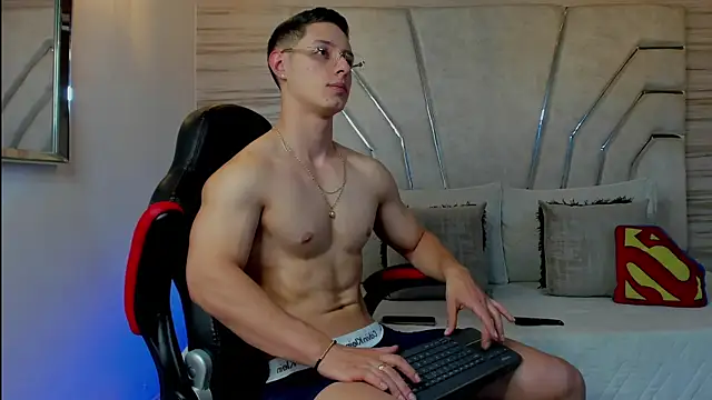 MAXTHOMSON online show from December 20, 2:14 am