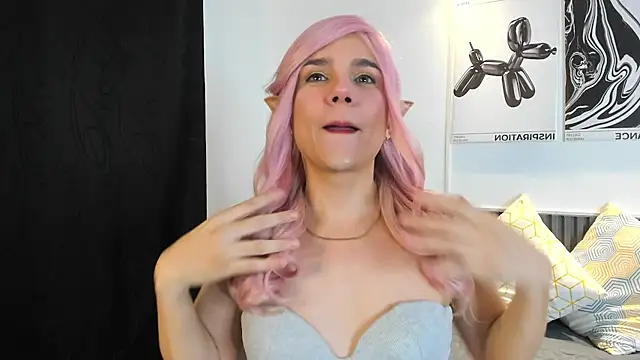 Cloe Bonne online show from November 18, 8:45 pm