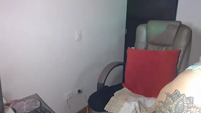 kristelltender1 online show from March 18, 7:26 pm