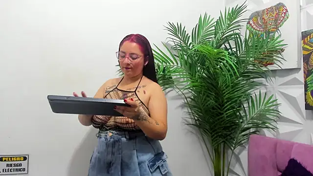 Anggie Miller online show from December 17, 11:15 am