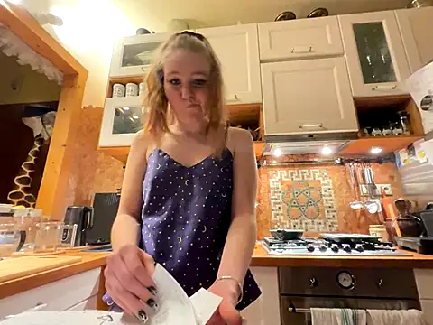 Snapshot of litttlegirl chatting on October 30, 11:23 pm litttlegirl online show from October 30, 11:23 pm