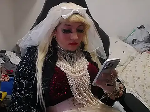 VanesaCrossic online show from May 7, 8:39 am