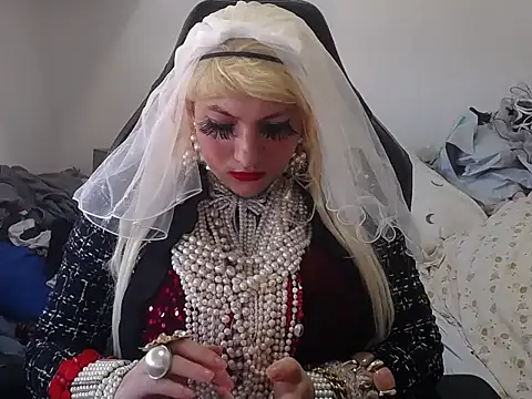 VanesaCrossic online show from May 8, 9:57 am