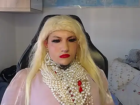 Snapshot of VanesaCrossic chatting on December 14, 8:31 am VanesaCrossic online show from December 14, 8:31 am