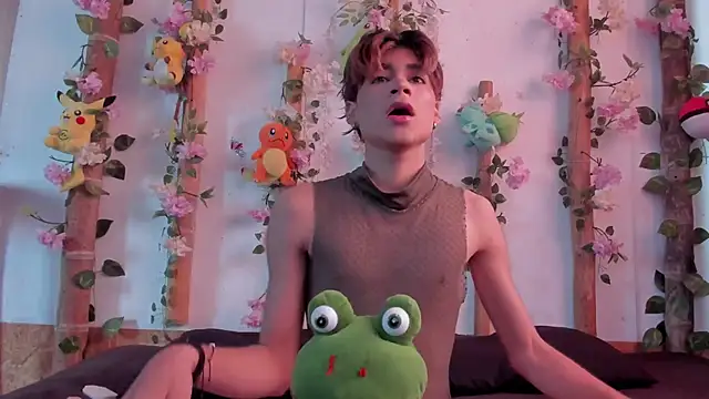 Snapshot of Leo_Glow chatting on November 30, 2:40 pm Leo Glow online show from November 30, 2:40 pm