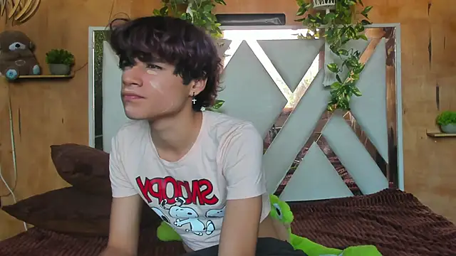 Leo Glow online show from March 9, 1:58 pm