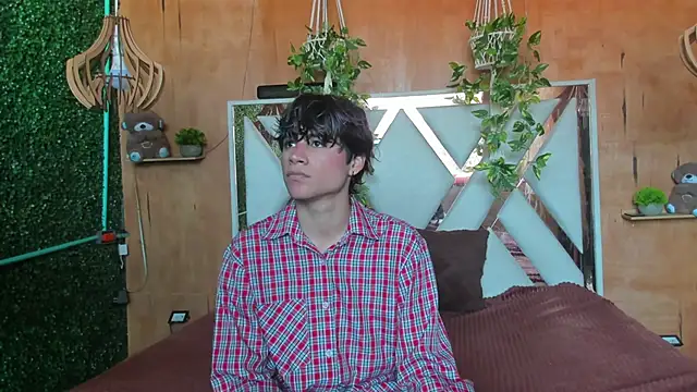 Leo Glow online show from March 14, 1:06 pm