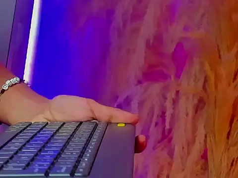 Leo Glow online show from January 10, 10:10 am