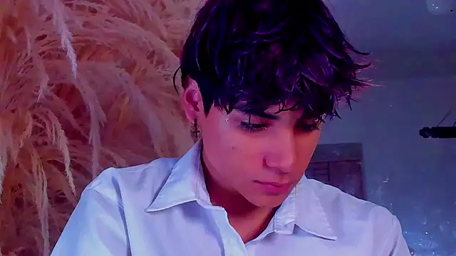 Leo Glow online show from February 12, 1:00 pm