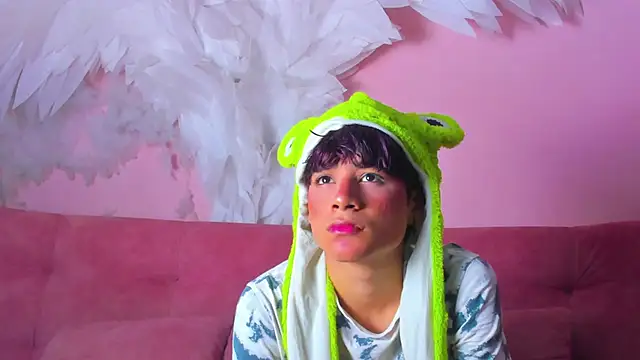 Leo Glow online show from February 6, 1:18 pm