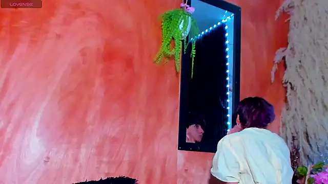 Leo Glow online show from February 23, 7:36 pm