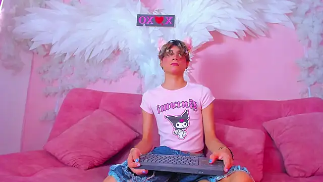 Leo Glow online show from December 16, 1:15 pm