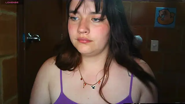 Snapshot of Charlotte_Allen_ chatting on November 5, 1:31 am Charlotte Allen online show from November 5, 1:31 am