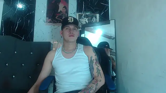 Snapshot of team_badboys chatting on November 29, 7:08 am team badboys online show from November 29, 7:08 am