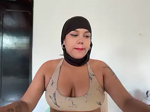 Snapshot of kadira6_ chatting on January 8, 1:06 pm kadira6 online show from January 8, 1:06 pm