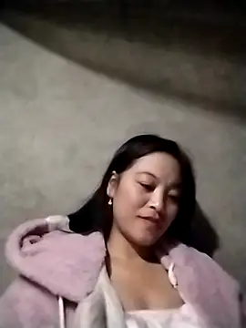 Snapshot of Alice-567 chatting on December 5, 8:39 pm Alice-567 online show from December 5, 8:39 pm