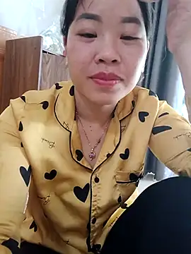 kitti-krush online show from November 3, 3:45 am