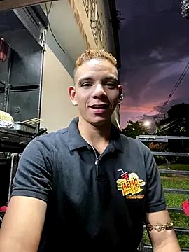 Snapshot of Dylams_maja chatting on November 22, 11:14 pm Dylams maja online show from November 22, 11:14 pm