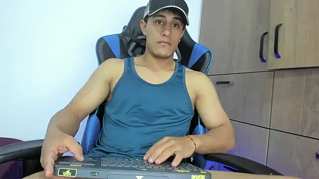 Snapshot of dorman_boy chatting on December 23, 3:50 am dorman boy online show from December 23, 3:50 am