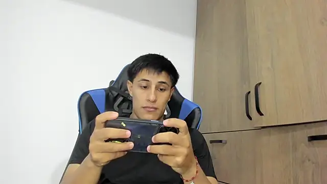 dorman boy online show from December 2, 9:05 pm