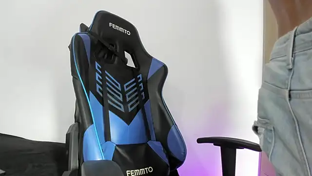 Snapshot of dorman_boy chatting on March 3, 3:13 am dorman boy online show from March 3, 3:13 am