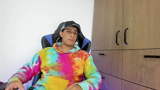 Snapshot of dorman_boy chatting on December 22, 3:28 am dorman boy online show from December 22, 3:28 am