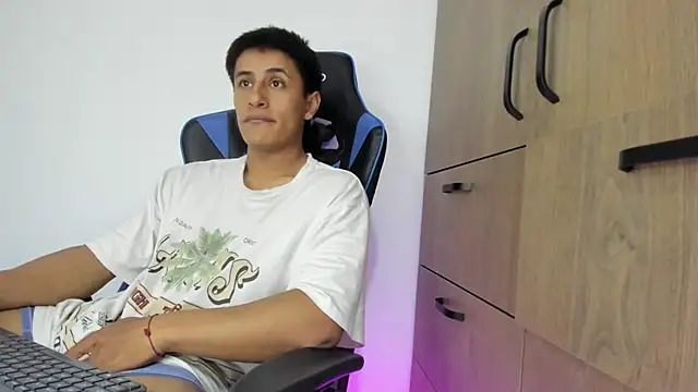 dorman boy online show from November 12, 3:43 am