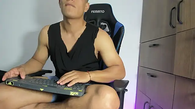 Snapshot of dorman_boy chatting on February 3, 2:53 am dorman boy online show from February 3, 2:53 am