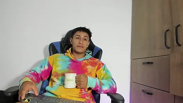 Snapshot of dorman_boy chatting on February 18, 1:47 am dorman boy online show from February 18, 1:47 am