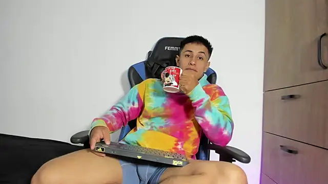 Snapshot of dorman_boy chatting on February 24, 2:01 am dorman boy online show from February 24, 2:01 am