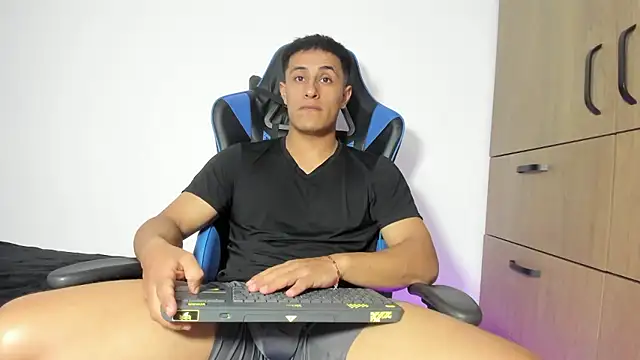 Snapshot of dorman_boy chatting on January 16, 9:41 pm dorman boy online show from January 16, 9:41 pm