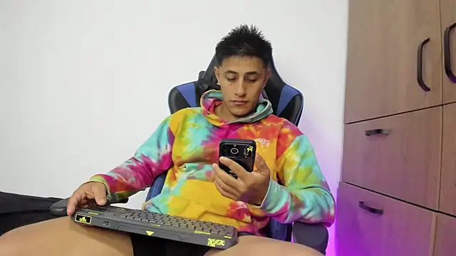 Snapshot of dorman_boy chatting on January 15, 3:54 am dorman boy online show from January 15, 3:54 am