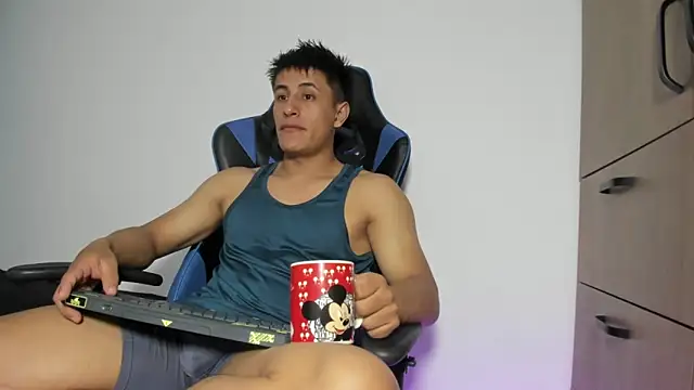 Snapshot of dorman_boy chatting on February 12, 1:05 am dorman boy online show from February 12, 1:05 am