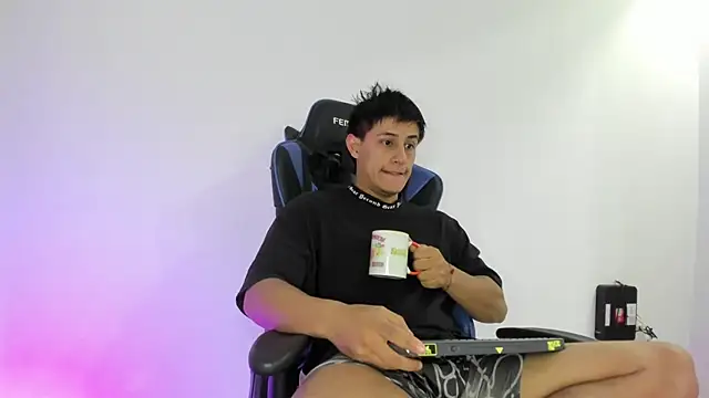 dorman boy online show from December 17, 4:39 am