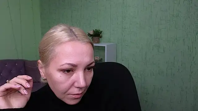 Snapshot of Jade_Journey chatting on October 31, 7:49 am Jade Journey online show from October 31, 7:49 am