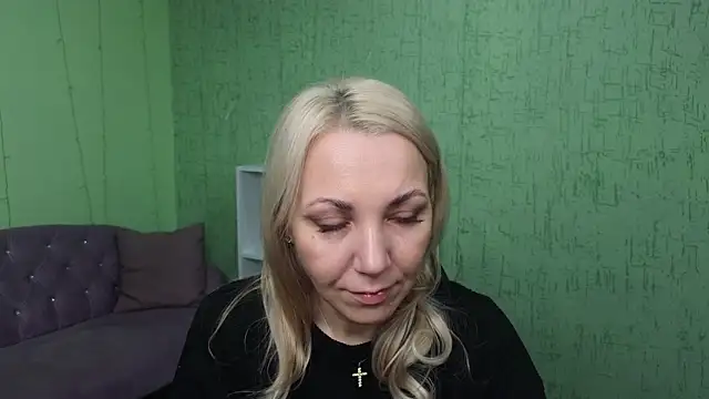 Snapshot of Jade_Journey chatting on November 3, 5:23 am Jade Journey online show from November 3, 5:23 am