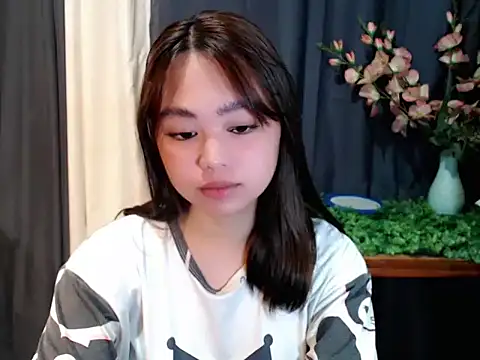 lustfullakim online show from April 18, 1:35 pm