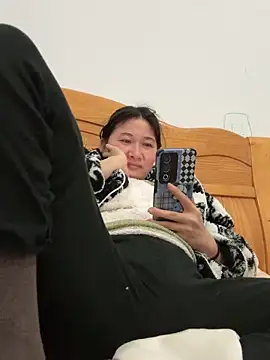 Snapshot of daaqnn chatting on March 1, 1:22 pm daaqnn online show from March 1, 1:22 pm