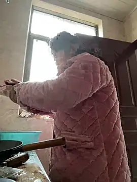 Snapshot of daaqnn chatting on January 7, 11:43 pm daaqnn online show from January 7, 11:43 pm