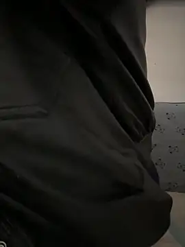 Snapshot of daaqnn chatting on December 23, 3:17 am daaqnn online show from December 23, 3:17 am