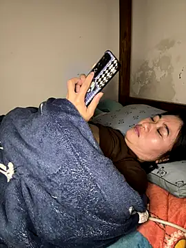 Snapshot of daaqnn chatting on December 21, 12:02 am daaqnn online show from December 21, 12:02 am