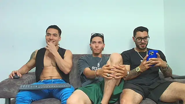 thebadboys05 online show from December 18, 3:55 am