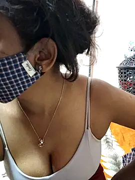 Queen-dhivya online show from April 2, 5:19 pm