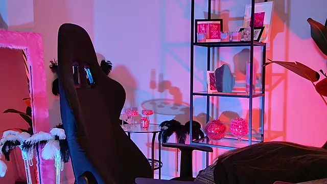 ElinVale online show from March 21, 2:54 pm