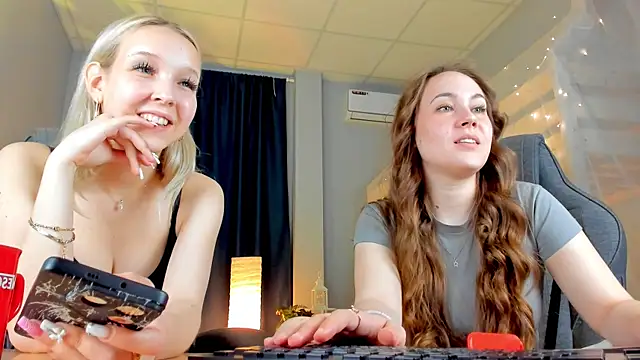 ElinVale online show from May 5, 2:42 pm