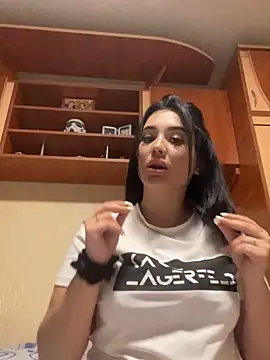 Snapshot of Bella_Ella1203 chatting on November 9, 6:12 pm Bella Ella1203 online show from November 9, 6:12 pm