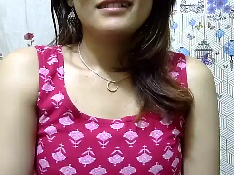 Snapshot of maira_33 chatting on February 7, 6:43 am maira 33 online show from February 7, 6:43 am