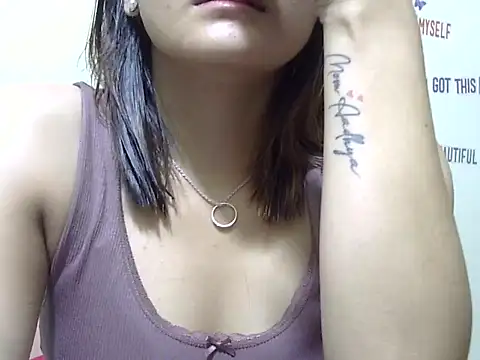 maira 33 online show from April 10, 1:51 pm