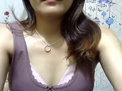 Snapshot of maira_33 chatting on February 5, 6:15 pm maira 33 online show from February 5, 6:15 pm