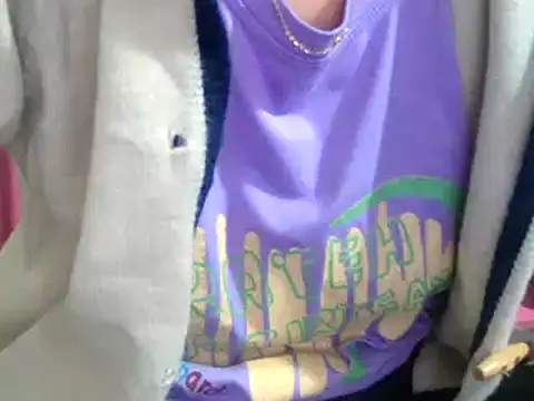 Snapshot of LunoChucki chatting on November 18, 1:32 am LunoChucki online show from November 18, 1:32 am